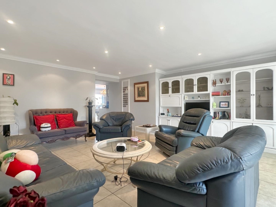 3 Bedroom Property for Sale in Green Point Western Cape